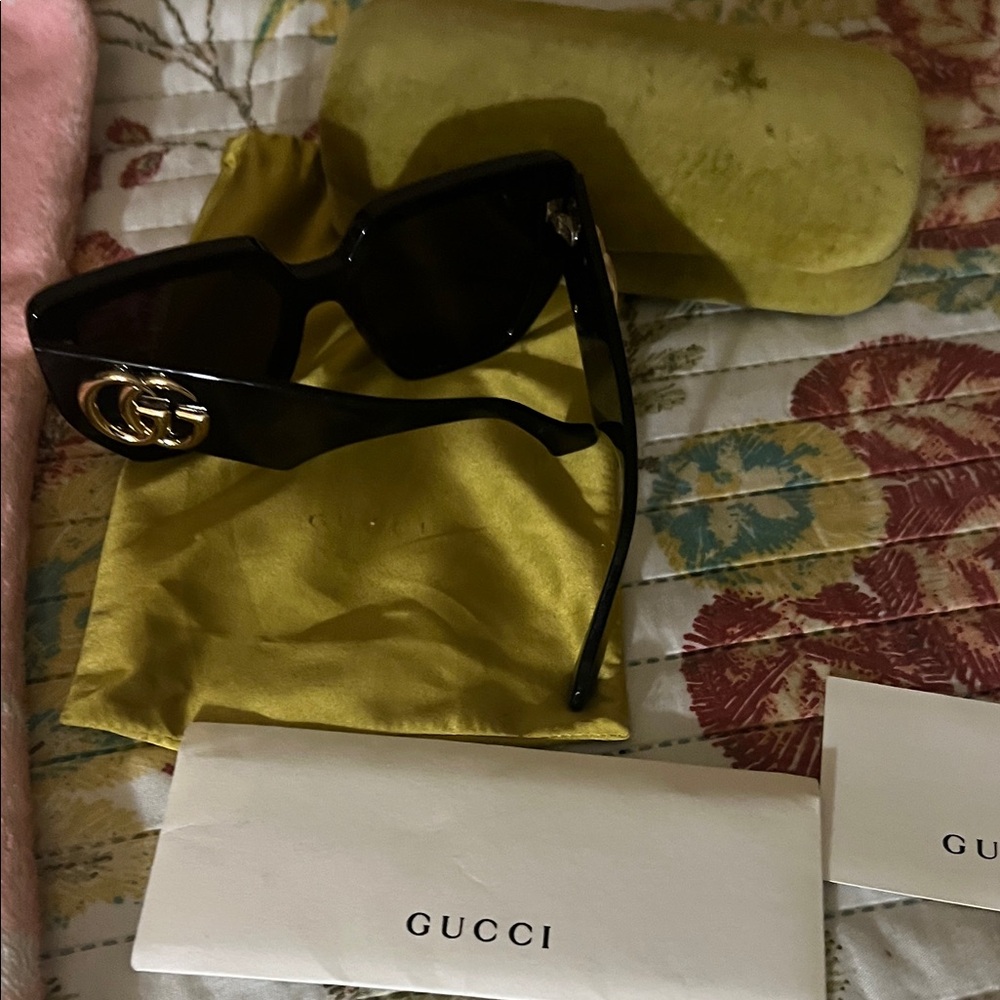 Authentic Gucci Black Unisex Sunglasses with Gold Accents big double GG🔥🔥🔥 - Picture 4 of 6